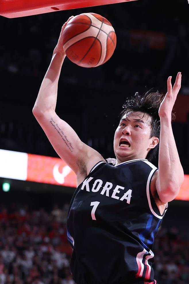 18개의 리바운드를 걷어낸 이현중. 공수에서 모두 빛났다. 뉴스1