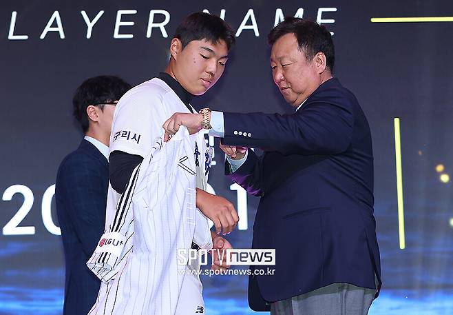 ▲ 왼쪽부터 인창고 윤예성, 차명석 단장 ⓒ곽혜미 기자