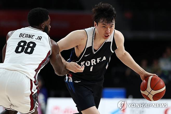 돌파 시도하는 이현중 (나고야=연합뉴스) 윤동진 기자 = 11일 일본 나고야 아이치 인터내셔널 아레나에서 열린 2026 아이치·나고야 아시안게임 남자 농구 예선 대한민국 대 인도네시아 경기. 한국 이현중이 돌파를 시도하고 있다. 2026.9.11 mon@yna.co.kr