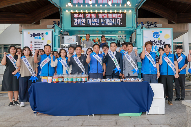 완도군이 공직자들의 청렴 의식 강화와 건전한 명절 문화 조성을 위해 청렴 캠페인을 실시했다. 완도군 제공