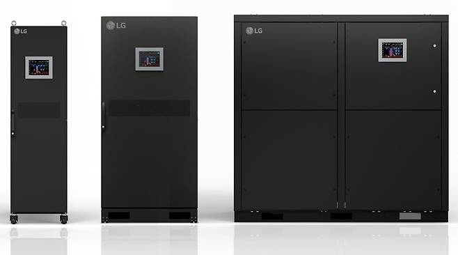 LG전자의 액체냉각 솔루션 CDU(Coolant Distribution Unit) 라인업. (좌측부터) 600㎾, 1㎿, 2.5㎿ 제품.LG전자