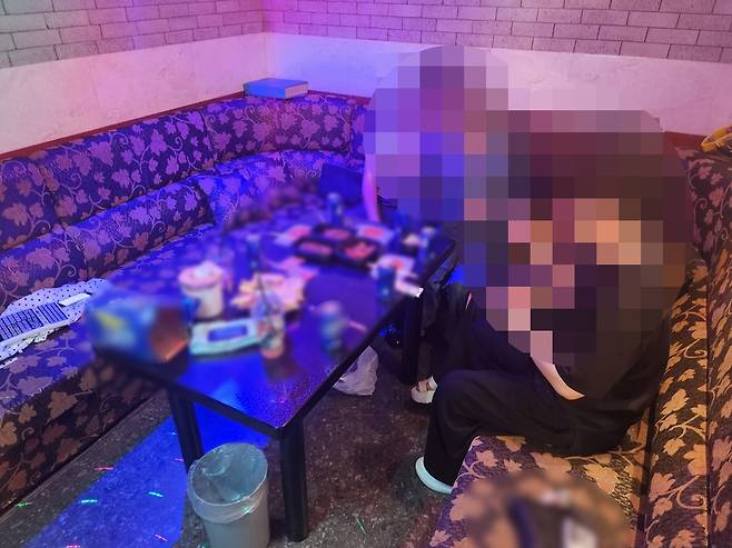 외국인 관련 풍속업소 단속 현장. 경기남부경찰청 제공