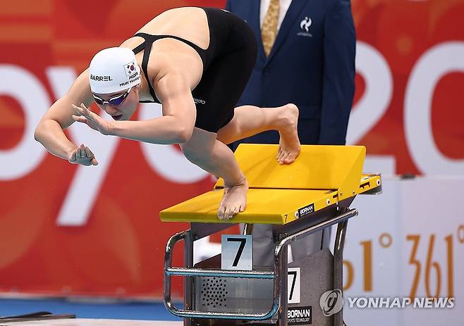 출발하는 허연경 (도쿄=연합뉴스) 윤동진 기자 = 22일 도쿄 아쿠아틱스 센터에서 열린 2026 아이치·나고야 아시안게임 수영 여자 100m 개인 자유형 결승. 한국 허연경이 출발하고 있다. 2026.9.22 mon@yna.co.kr