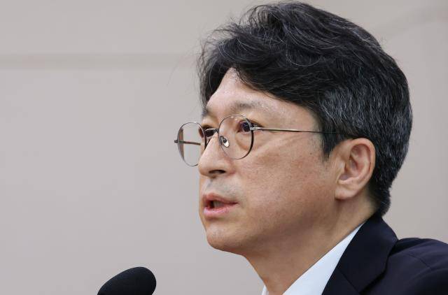 홍지선 신임 국토장관이 주택공급에 정책 역량을 집중하겠다고 밝혔다. 사진은 지난 16일 국회 인사청문회에서 질의에 답하는 홍지선 당시 후보자. [사진=연합뉴스]