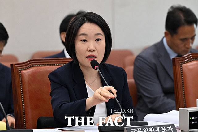 이소영 중소벤처기업부 장관 후보자가 15일 오전 서울 여의도 국회에서 열린 인사청문회에 참석해 질의에 답변을 하고 있다. /국회=서예원 기자