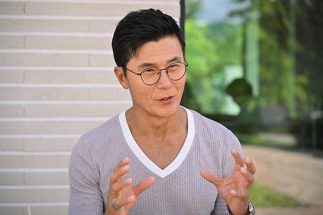 배우 이정용이 최근 3년간 전국 재난 현장을 함께 다니며 겪은 일을 말하고 있다. 정다빈 기자