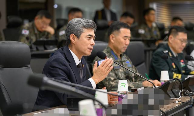강신철 국방부장관이 22일 오후 취임 직후 첫 공식 일정으로 합참 작전지휘실에서 전군 주요지휘관회의를 주관하고 있다. 국방부 제공