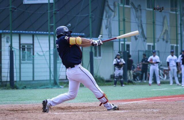 동원과학기술대 이종걸(투수)은 2027 KBO 신인 드래프트에서 4라운드 33순위로 KIA 타이거즈에 지명됐다. 이종걸이 지난 8월 열린 제60회 제60회 대통령기 전국대학야구대회 경기에서 타격하고 있다./동원과학기술대학 야구부 제공