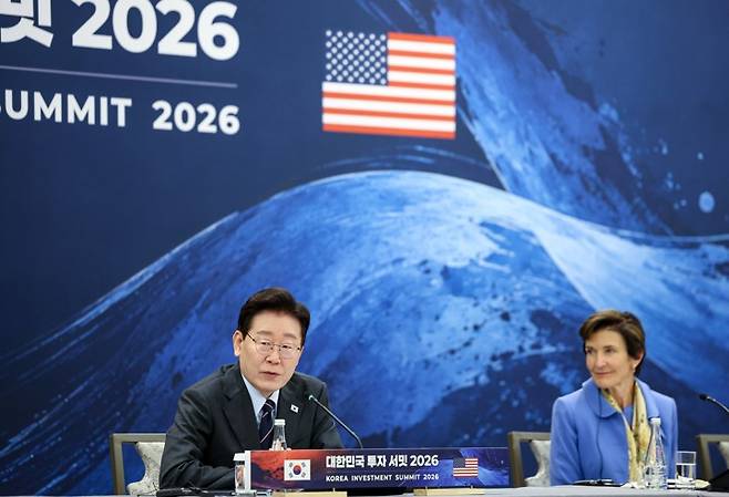 이재명 대통령 '대한민국 투자 서밋 2026' 발언 이재명 대통령 '대한민국 투자 서밋 2026' 발언     (뉴욕=연합뉴스) 한상균 기자 = 이재명 대통령이 23일(현지시간) 미국 뉴욕 한 호텔에서 열린 '대한민국 투자 서밋 2026' 행사에서 발언하고 있다.     오른쪽은 제인 프레이저 씨티그룹 CEO. 2026.9.23     xyz@yna.co.kr (끝)   <저작권자(c) 연합뉴스, 무단 전재-재배포, AI 학습 및 활용 금지>