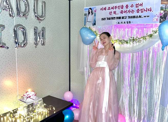 Actress Son Ye-jin shared behind-the-scenes photos from the filming of Scandal.On the 22nd, Son Ye-jin posted several photos on her account along with the caption, I cant believe I was this happy after filming ended. Please give Scandal lots of attention and love on Netflix right now.On this day, Son Ye-jin shared photos from the set of the Netflix series Scandal. She is seen smiling under party decorations prepared to mark the end of filming.The farewell message on the slogan, I am pretending to be alive while dying because I can no longer see Mrs. Jo. If you are going this way, please step over me, added a touch of humor. Mrs. Jo is the character played by Son Ye-jin in Scandal.Another photo captured Son Ye-jin beaming with a broad smile while wearing her filming costume. Her grinning face, revealing even her white teeth, brought a smile to everyones face.Son Ye-jin also struck a victory pose, raising both arms high. The joy and sense of relief from successfully completing the filming were fully conveyed.Meanwhile, Scandal, starring Son Ye-jin, tells the story of a daring and dangerous love bet between Lady Jo (played by Son Ye-jin), a woman with exceptional talents too great to be confined to living as a woman in the Joseon Dynasty, and Jo Won (played by Ji Chang-wook), the greatest lover in Joseon, as well as Hee-yeon (played by Nana), a woman entangled in that bet. It was released on the 18th.Additionally, Son Ye-jin married actor Hyun Bin in 2022 and welcomed a son in November of the same year.Photo = Son Ye-jins account