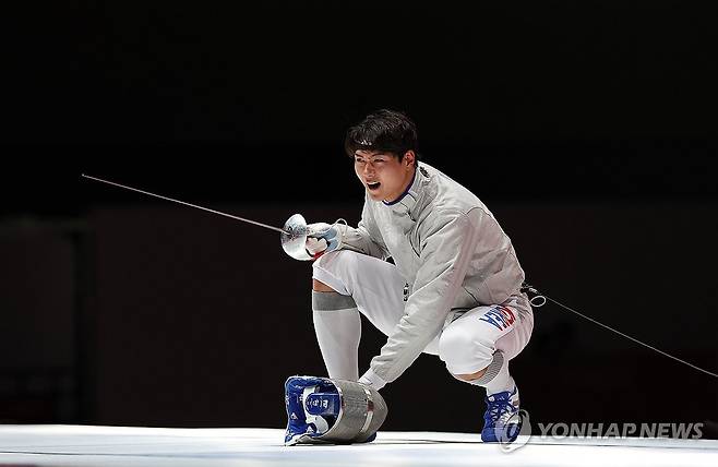 오상욱, 괜찮아 (도코나메[일본]연합뉴스) 임화영 기자 = 23일 일본 아이치현 도코나메 아이치 스카이 엑스포에서 열린 2026 아이치·나고야 아시안게임 남자 사브르 개인전 결승 경기. 한국 오상욱이 중국의 선천펑을 상대로 경기를 펼치던 중 발목을 만지고 있다. 2026.9.23 hwayoung7@yna.co.kr