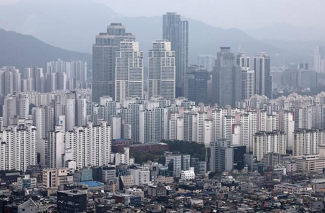 서울 강남구 무역센터에서 바라본 서울 강남구의 아파트 단지.  뉴스1