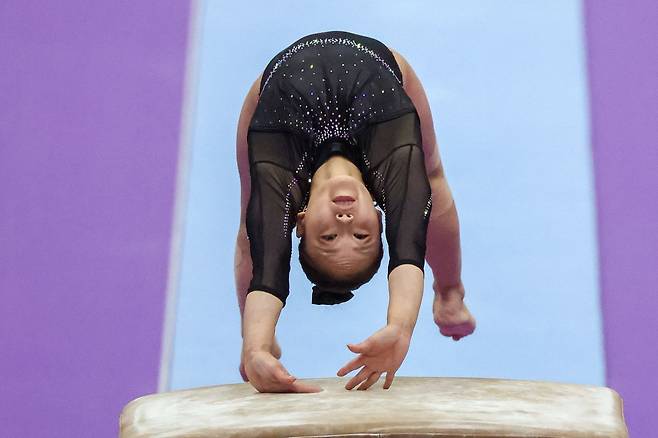 여서정이 24일 일본 나고야시 종합체육관에서 열린 2026 아이치·나고야 아시안게임 기계체조 여자 도마 개인전 결선 2차 시기에서 연기하는 모습. 뉴스1