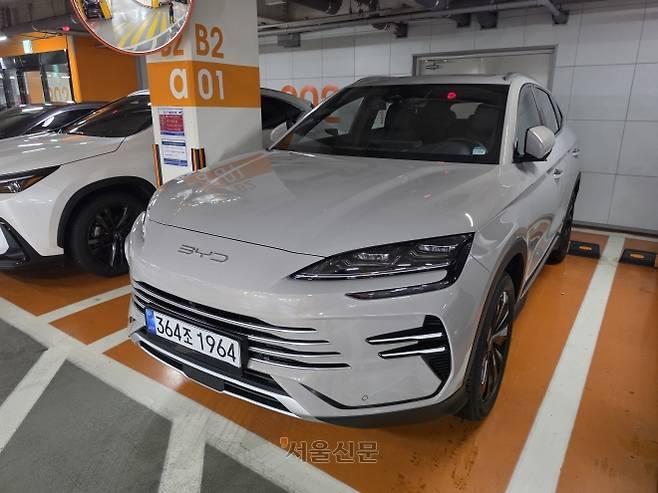 지하 주차장에 주차돼있는 ‘BYD  씨라이언 6 DM-i ’외관. 하종훈 기자