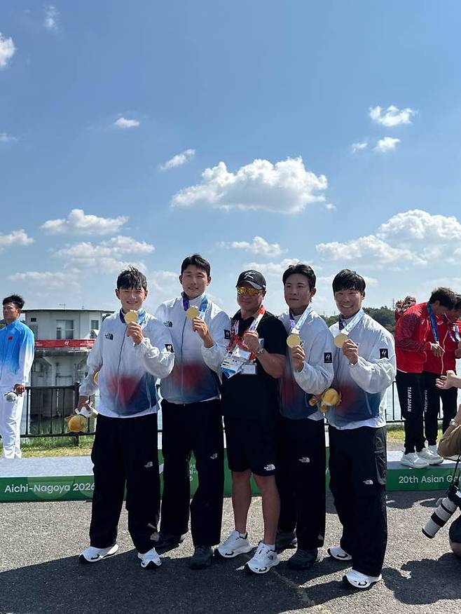 2026 아이치·나고야 아시안게임 금메달을 따낸 카누대표팀. /사진=대한카누연맹 제공