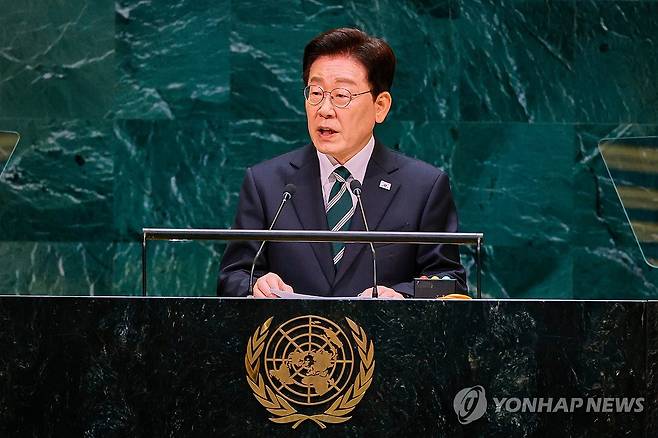 이재명 대통령, 유엔 기조연설 (뉴욕=연합뉴스) 한상균 기자 = 이재명 대통령이 22일(현지시간) 미국 뉴욕 유엔본부 총회장에서 기조연설을 하고 있다. 2026.9.23 [공동취재 제공. 재판매 및 DB 금지] xyz@yna.co.kr