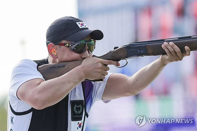 사격 이종준, 스키트 혼성 단체전 결선 (도요타[일본]=연합뉴스) 서대연 기자 = 24일 일본 아이치현 종합 사격장에서 열린 2026 아이치·나고야 아시안게임 사격 혼성 스키트 단체전 결선에서 대한민국 이종준이 사격하고 있다. 2026.9.24 dwise@yna.co.kr