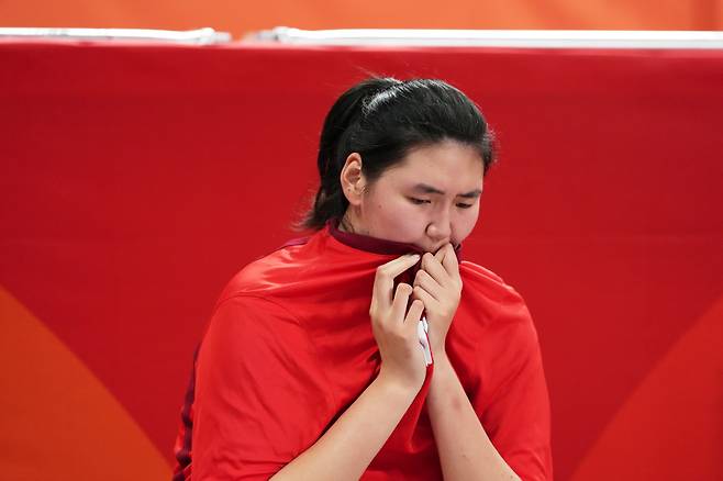 China's Zhang Ziyu (19) reacts while on bench during the women's basketball bronze medal game at the Asian Games in Nagoya, Japan, Saturday, Sept. 26, 2026. (AP Photo/Aaron Favila)

<저작권자(c) 연합뉴스, 무단 전재-재배포, AI 학습 및 활용 금지>