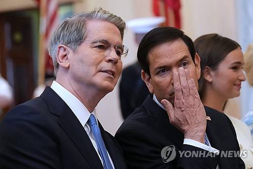 베선트 미 재무장관(왼쪽) [AP=연합뉴스 자료사진. 재판매 및 DB 금지]