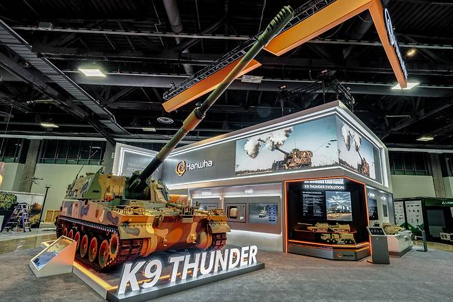 한화가 미국 워싱턴 DC에서 열린 'AUSA 2025' 전시회에서 K9 자주포를 전시한 모습.(사진제공=한화에어로스페이스)