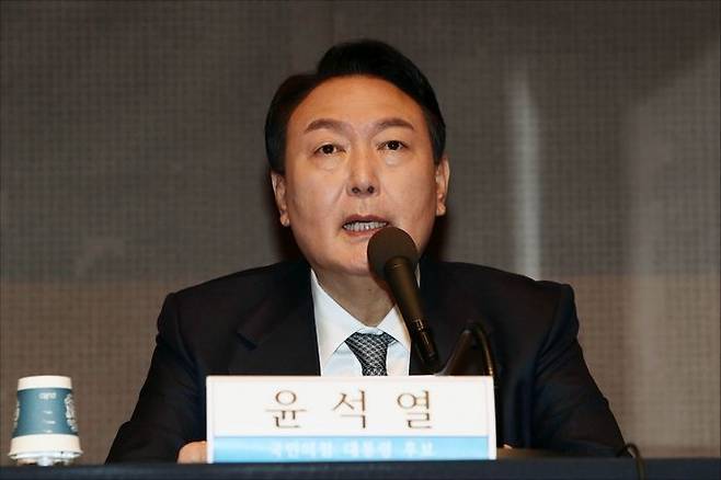 윤석열 대선 후보가 14일 서울 중구 프레스센터에서 열린 관훈클럽 초청 토론회에서 발언하고 있다. (공동취재사진) 2021.12.14.ⓒ뉴시스