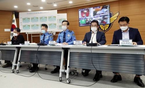 서해 공무원 피격 사건 중간수사 결과 발표하는 해경 [연합뉴스 자료사진]