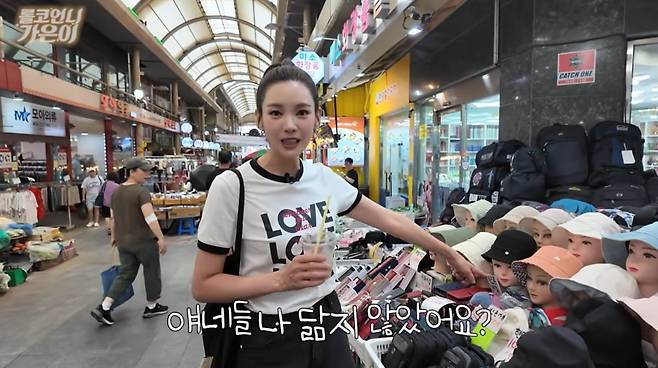 Actress Jung Ga-eun broke out in a cold sweat when she nearly ate and ran at a market.On the 28th, a video titled What Does 171cm, 50kg, 49-Year-Old Jung Ga-eun Eat at the Market? [Guri Market Edition] was posted on the YouTube channel Roller Coaster Unnie Ga-eun.On this day, Jung Ga-eun visited Guri Market near her home. She said, I lived in Guri for five years but didnt know about this place. I came near here while looking for an English academy, but Ive never actually been inside the market.Upon entering the market, Jung Ga-eun looked around at various items and reminisced. She marveled, There really isnt anything missing. There are even cosmetics. She continued, Kids these days wear a lot of makeup, dont they? We didnt back in my day. We only started wearing makeup when we became college students.In the meantime, Jung Ga-eun spotted a mannequin wearing a hat and asked the production crew, Dont these look like me? When the production crew didnt answer immediately, she pointed to a mannequin and asked again, Doesnt this one look like me? drawing laughter. The crew chimed in, It does look a bit like him.Jung Ga-eun was previously known as a Song Hye-kyo lookalike and earned the nickname Rollercoaster Goddess while appearing on tvNs *Rollercoaster*. Her signature bright energy was evident even as she playfully teased a mannequin about her lookalike in the middle of a market.In front of a snack bar, she couldnt hide her delight at seeing tteokbokki. Jung Ga-eun ordered the tteokbokki, saying, I cant stand garaetteok (long, cylindrical rice cakes). When bean sprouts were placed on top of the tteokbokki, she was surprised, asking, Do bean sprouts and tteokbokki go well together? Its the first time Ive seen that.After finishing her meal, Jung Ga-eun said, I was sweating profusely while eating the tteokbokki. It was delicious. At that moment, a merchant stopped her, saying, Im sorry, but you havent paid yet. Startled, Jung Ga-eun quipped, Im sorry. I almost ran off without paying. I thought you were coming over to ask me to take a picture.Meanwhile, Jung Ga-eun is raising her daughter alone following her divorce. She has previously shared stories of financial hardship due to fluctuating income and her experience trying her hand at being a taxi driver. Currently, she continues her acting career, focusing on theater, while communicating with the public through social media and YouTube.