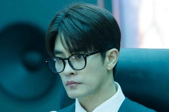 In the still cuts released on the 28th, Sung Hoon draws attention by perfectly capturing the atmosphere of his character.Sung Hoon plays the role of Kwon Do-hyuk, the CEO of Oh Yes Entertainment. As the only son of a top 1% chaebol family, Kwon Do-hyuk (Sung Hoon) possesses both outstanding looks and capabilities, yet he has a cold personality to the point where he is described as being more like an AI than the AI ​​he creates himself. In particular, he is a character with a firm and demanding musical taste, insisting exclusively on classical music to the point of detesting music that includes vocals.In the released photos, Sung Hoon displays the side of Kwon Do-hyuk, who prioritizes reason and logic, through his flawless suit fit, cold gaze, and restrained charisma. In another shot, he reveals the characters multifaceted charm by showcasing casual styling and a relaxed expression. Currently filming, Sung Hoon is fully immersed in his role, embodying not only his outward appearance but also the meticulous personality of Kwon Do-hyuk.The Bosss Explicit Taste is based on the Naver web novel and webtoon of the same name by author Chic. Director Kang Sol, who directed Delivery Man and Travel for You, and writer Nam Ji-yeon, who wrote Our Home and So I Married an Anti-Fan, have teamed up for this project, with production handled by Gadin Media and Artist Studio.MBNs The Bosss Explicit Taste will premiere on November 11 at 10:20 PM.In the past, Sung Hoon received great love as a regular member of MBCs I Live Alone, but he left the show in January 2022. Subsequently, he became embroiled in a controversy regarding poor manners on tvNs The Restaurant with Long Lines, due to his behavior such as expressing dissatisfaction while waiting or wiping sweat off his face during a meal. In response, Sung Hoons side released a statement containing an apology, stating, We went overboard while doing it for fun, but his public activities subsequently slowed down.