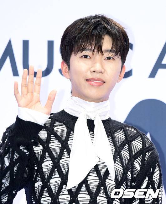 [OSEN=부산, 조은정 기자]2026 더팩트 뮤직 어워즈(TMA) 레드카펫 행사가 19일 부산 아시아드 주경기장에서 열렸다.‘2026 더팩트 뮤직 어워즈’에는 라이즈(RIIZE), 리센느(RESCENE), 싸이커스(xikers), 아이딧(IDID), 아일릿(ILLIT), 알파드라이브원(ALPHA DRIVE ONE), 에반(EVAN), 에이티즈(ATEEZ), 엔믹스(NMIXX), 올데이 프로젝트(ALLDAY PROJECT), 임영웅, 최예나, 코르티스(CORTIS), 클로즈 유어 아이즈(CLOSE YOUR EYES), 키키(KiiiKiii), 트레저(TREASURE), 트리플에스(tripleS)가 출연한다.임영웅이 포즈를 취하고 있다. 2026.09.18 /cej@osen.co.kr