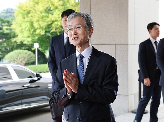 조희대 대법원장이 9월28일 서울 서초구 대법원으로 출근하며 취재진의 질문에 답변하고 있다. ⓒ 연합뉴스