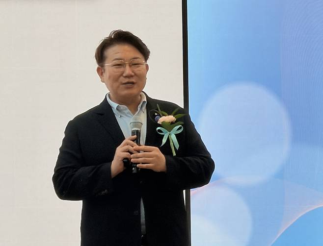 김덕진 IT커뮤니케이션연구소장 김덕진 IT커뮤니케이션연구소장이 28일 서울 피스앤파크컨벤션에서 열린 '장병e음 성과공유회'에서 발표하고 있다. [촬영 권하영]