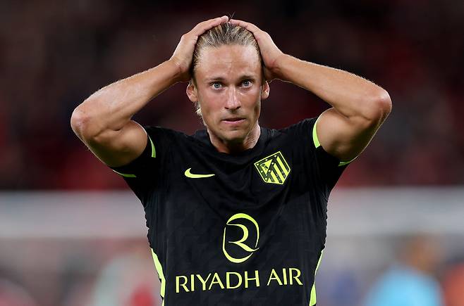 epa13226976 Marcos Llorente of Atletico looks on after the UEFA Champions League league phase match Liverpool FC against Atletico Madrid, in Liverpool, Britain, 09 September 2026. Liverpool won 2-1.  EPA/ADAM VAUGHAN<저작권자(c) 연합뉴스, 무단 전재-재배포, AI 학습 및 활용 금지>
