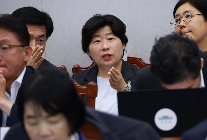 박지영 사법제도비서관이 청와대에서 열린 수석보좌관회의에서 참석했다. 이번 재산공개에서 박 비서관은 비거주 1주택자로 드러났다. [뉴스1]
