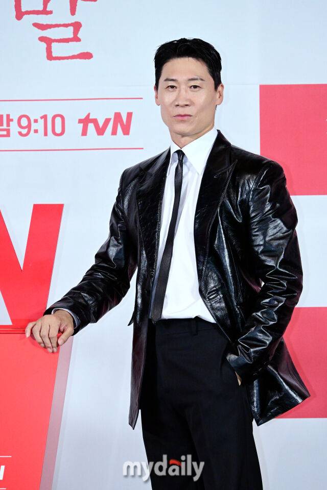 2026년 9월 29일 오후 서울 CGV 용산아이파크몰에서 진행된 tvN '100일의 거짓말' 제작발표회에서 진선규가 포즈를 취하고 있다. / 곽경훈 기자 kphoto@mydaily.co.kr