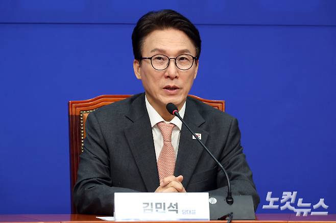 더불어민주당 김민석 대표가 발언을 하고 있다. 윤창원 기자