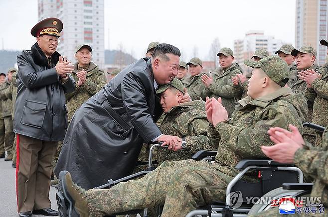 북한, 러 파병 공병부대 귀국 환영식 진행 (평양 조선중앙통신=연합뉴스) 북한 조선중앙통신은 13일 "해외 작전지역에 출병하였던 조선인민군 공병부대 지휘관, 전투원들이 부과된 군사 임무를 완수하고 승리의 개가 드높이 귀국하였다"며 전날 평양 4·25문화회관 광장에서 '제528공병연대'를 위한 환영식이 진행됐다고 보도했다. 2025.12.13 
    [국내에서만 사용가능. 재배포 금지. For Use Only in the Republic of Korea. No Redistribution] nkphoto@yna.co.kr