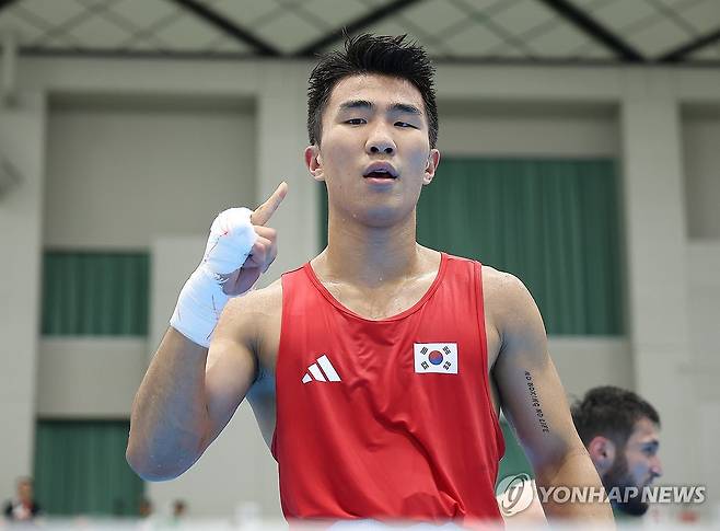 장동환 결승 진출 (니시오[일본]=연합뉴스) 김성민 기자 = 29일 일본 아이치현 니시오의 니시오 체육관에서 열린 2026 아이치·나고야 아시안게임 복싱 남자 60㎏급 준결승 한국 장동환이 타지키스탄 아크말 우바이도프를 상대로 승리한 뒤 기뻐하고 있다. 2026.9.29 ksm7976@yna.co.kr