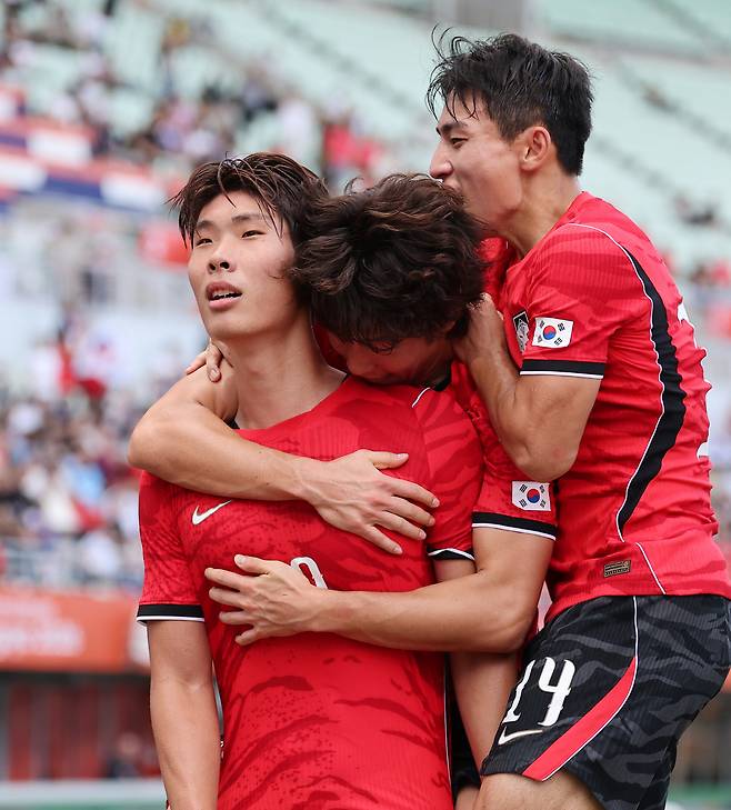 동점골 넣은 이영준

    (오사카=연합뉴스) 김성민 기자 = 30일 일본 오사카 나가이 스타디움에서 열린 2026 아이치·나고야 아시안게임 남자 축구 준결승 대한민국과 중국의 경기. 전반전 한국 이영준이 동점골을 넣고 기뻐하고 있다. 2026.9.30

    ksm7976@yna.co.kr

(끝)





<저작권자(c) 연합뉴스, 무단 전재-재배포, AI 학습 및 활용 금지>