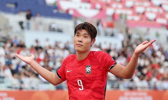 골 세리머니 하는 이영준

    (오사카=연합뉴스) 김성민 기자 = 30일 일본 오사카 나가이 스타디움에서 열린 2026 아이치·나고야 아시안게임 남자 축구 준결승 대한민국과 중국의 경기. 전반전 한국 이영준이 동점골을 넣고 세리머니를 하고 있다. 2026.9.30

    ksm7976@yna.co.kr

(끝)





<저작권자(c) 연합뉴스, 무단 전재-재배포, AI 학습 및 활용 금지>
