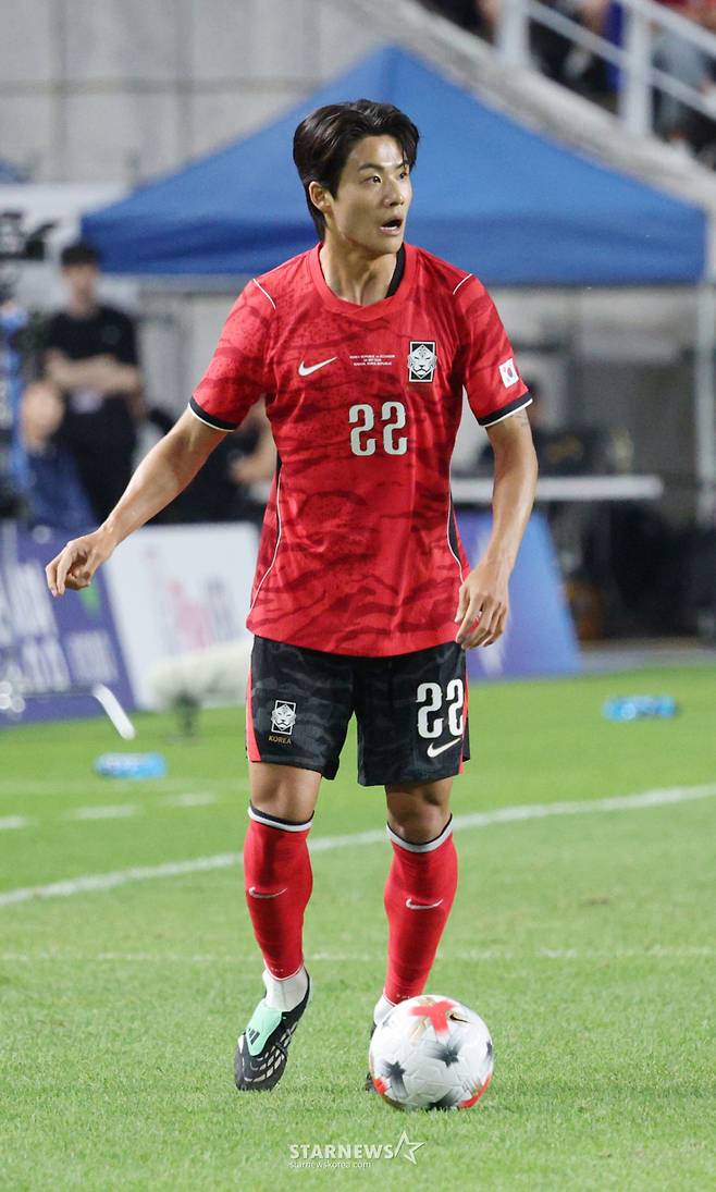 대한민국 축국구가대표팀이 24일 수원월드컵경기장에서 에콰도르와 친선경기를 열었다. 설영우가 크로스를 올리고 있다. /사진=김진경 kim.jinkyung@