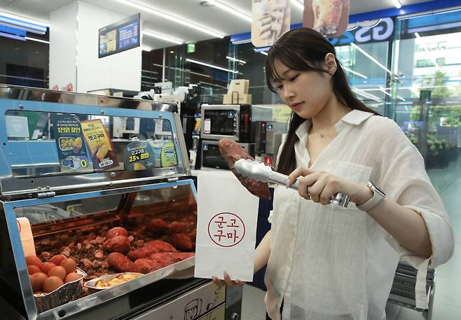 ▲오는 10월 1일부터 GS25가 판매하는 군고구마 관련 이미지. 사진=GS리테일