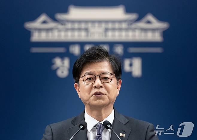 성기홍 홍보소통수석이 1일 청와대 춘추관에서 인사 관련 브리핑을 하고 있다. 2026.10.1 ⓒ 뉴스1 이재명 기자
