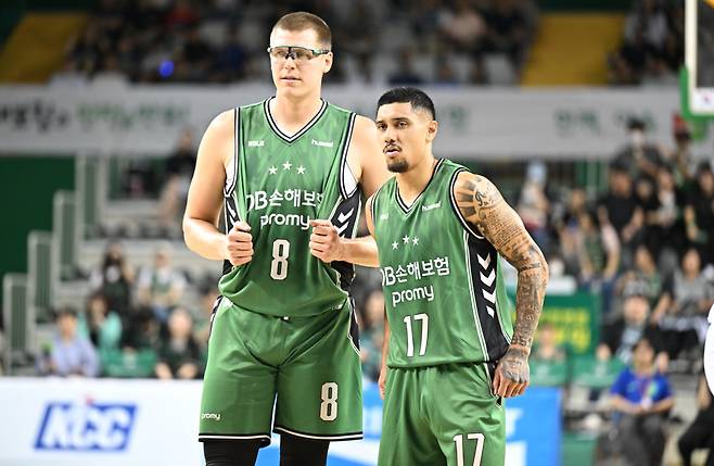 DB 전력의 핵심인 헨리 엘런슨과 이선 알바노. KBL 제공