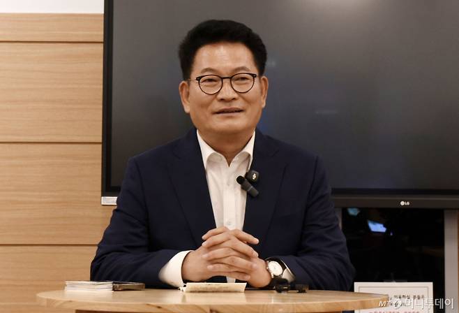(광양=뉴스1) 김성준 기자 = 송영길 더불어민주당 대표 후보가 3일 전남광주 광양시 광양시의회에서 광양 시민 공감 토크를 발언을 하고 있다. 2026.8.3/뉴스1  Copyright (C) 뉴스1. All rights reserved. 무단 전재 및 재배포,  AI학습 이용 금지. /사진=(광양=뉴스1) 김성준 기자