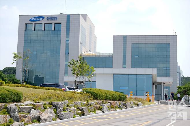 삼성SDI가 인재가 곧 미래라는 철학 아래 다양한 인재를 확보하고 있지만 장애인은 외면한 것으로 드러났다. 사진은 삼성SDI 본사 전경. / 사진=한스경제DB.