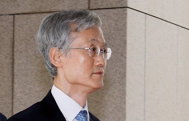 조희대 대법원장이 1일 서울 서초구 대법원 청사로 출근하고 있다. 뉴시스