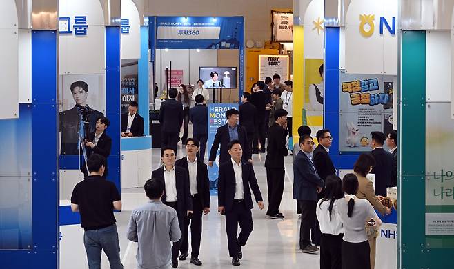‘헤럴드 머니페스타 2026’이 2일 오전 서울 중구 동대문디자인플라자에서 ‘머니 리밸런싱(Money Rebalancing·다시 맞추는 자산의 무게)’를 주제로 열리고 있다. 올해로 3회째를 맞이한 이번 행사에서는 국내 최고 전문가들이 투자 초심자부터 재테크 고수까지 다양한 계층을 대상으로 주식·부동산·금융상품·절세·가상자산을 총망라하는 재테크 정보를 제공한다. 박해묵 기자