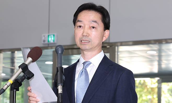 김지용 중대범죄수사청장 후보자가 2일 인사청문회 준비 사무실이 마련된 정부서울청사 창성동 별관에서 현안과 관련한 입장을 밝히고 있다. 연합뉴스
