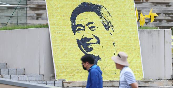 고(故) 노무현 전 대통령 서거 14주기 추도식을 하루 앞둔 2023년 5월22일 오후 시민들이 경남 김해시 진영읍 봉하마을 깨어있는 시민문화체험전시관(노무현 기념관)을 방문하고 있다. ⓒ연합뉴스