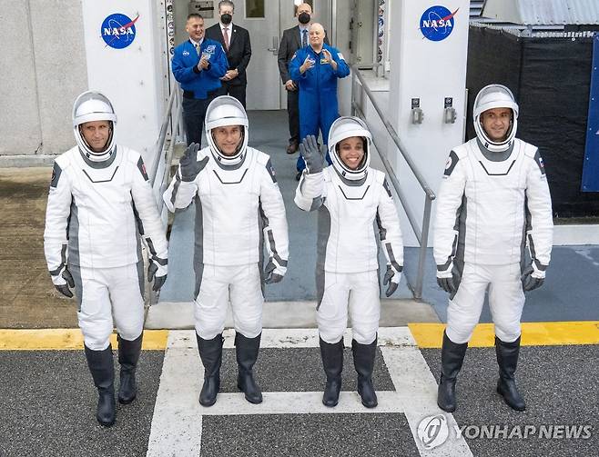 국제우주정거장(ISS)로 향하는 '크루-13' 우주비행사들 [UPI=연합뉴스. 재판매 및 DB 금지]